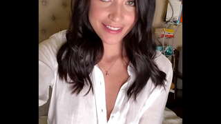 Мастурбираат додека нејзиниот најдобар пријател го прави истото