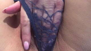 Její kundička potřebuje ptáka uvnitř. Close-Up